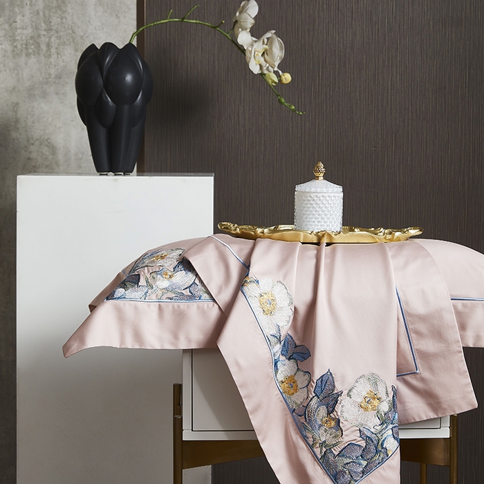 91家纺网 家纺一手货源 找家纺 爱情故事 2025新款100支新疆长绒棉刺绣四件套 春韵（粉玉）