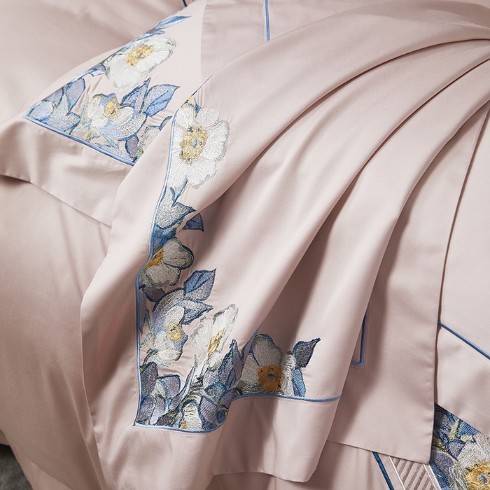 91家纺网 家纺一手货源 找家纺 爱情故事 2025新款100支新疆长绒棉刺绣四件套 春韵（粉玉）