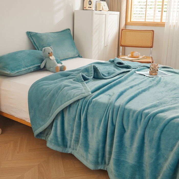 91家纺网 家纺一手货源 找家纺 雅萱家纺 2023新款加厚牛奶绒多功能纯色毛毯 百合绿