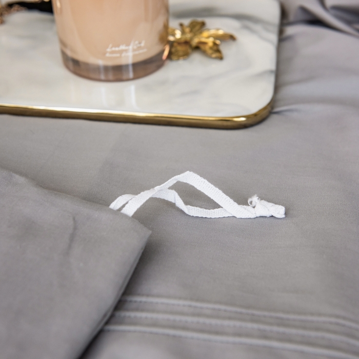 91家纺网 家纺一手货源 找家纺 丝幔 2025新款60S长绒棉埋绳全棉四件套系列 绅士灰