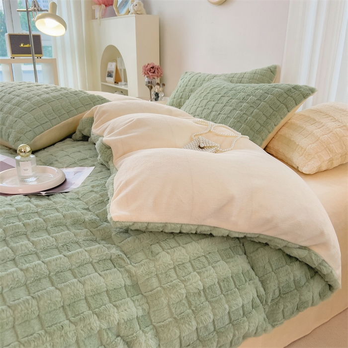 91家纺网 家纺一手货源 找家纺 丝幔 2025新款活性AB面牛奶绒小獭兔绒四件套 小獭兔绿