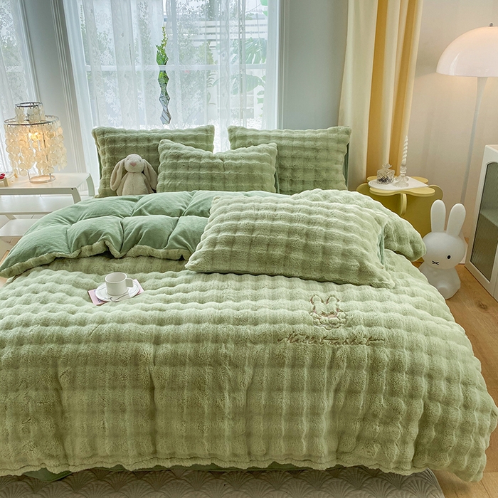 91家纺网 家纺一手货源 找家纺  2025新款小米兔泡泡兔绒保暖四件套 米兔绿