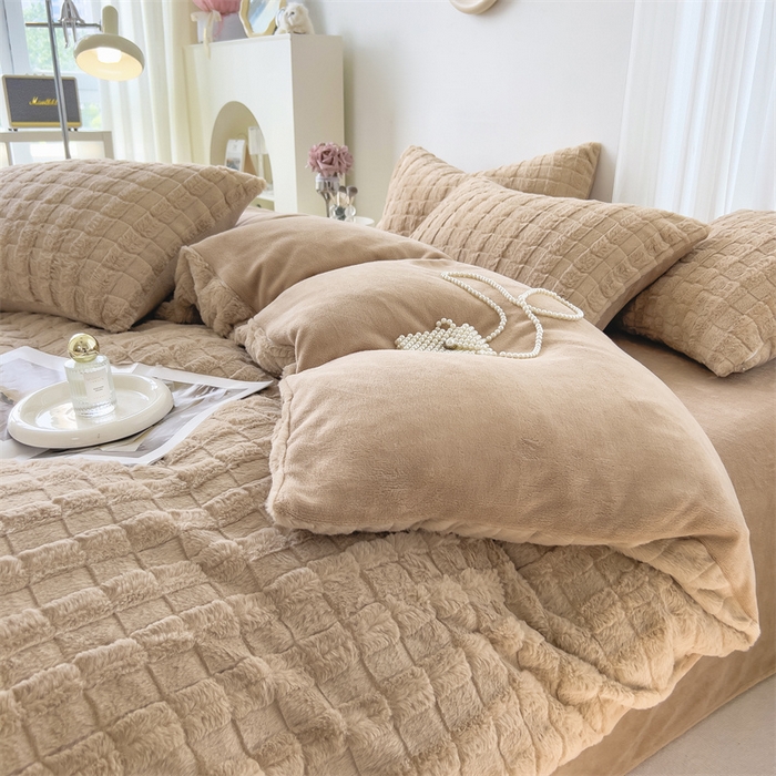 91家纺网 家纺一手货源 找家纺 丝幔 2025新款活性AB面牛奶绒小獭兔绒四件套 小獭兔卡其