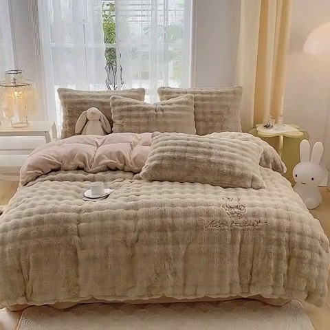 91家纺网 家纺一手货源 找家纺 2025新款小米兔泡泡兔绒保暖四件套 米兔卡其