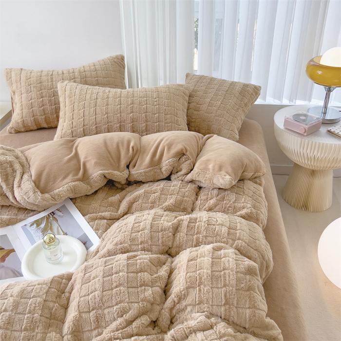 91家纺网 家纺一手货源 找家纺 丝幔 2025新款活性AB面牛奶绒小獭兔绒四件套 小獭兔卡其