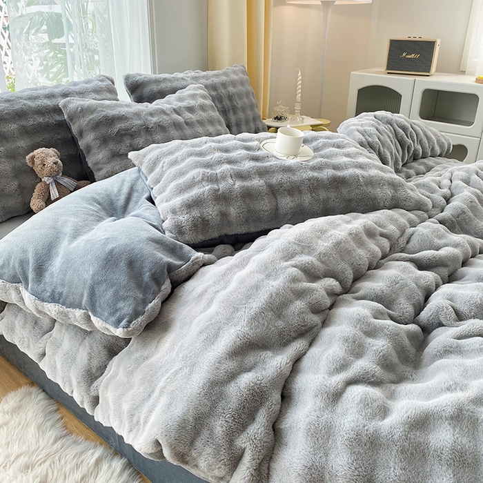 91家纺网 家纺一手货源 找家纺 2025新款小米兔泡泡兔绒保暖四件套 米兔灰