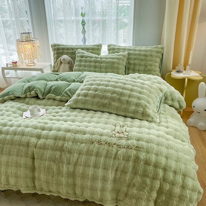 91家纺网 家纺一手货源 找家纺  2025新款小米兔泡泡兔绒保暖四件套 米兔绿