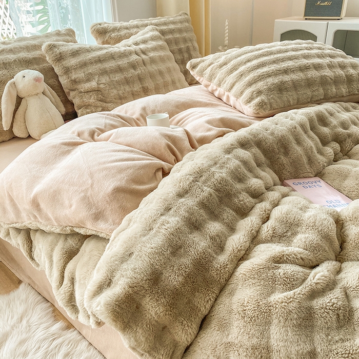 91家纺网 家纺一手货源 找家纺 2025新款小米兔泡泡兔绒保暖四件套 米兔卡其