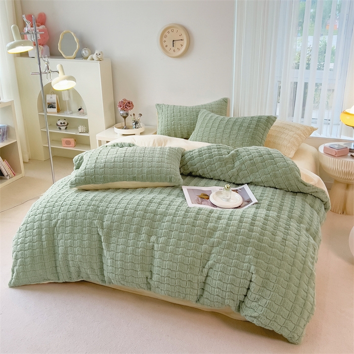 91家纺网 家纺一手货源 找家纺 丝幔 2025新款活性AB面牛奶绒小獭兔绒四件套 小獭兔绿