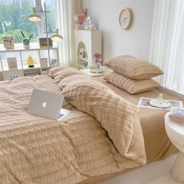 91家纺网 家纺一手货源 找家纺 丝幔 2025新款活性AB面牛奶绒小獭兔绒四件套 小獭兔卡其