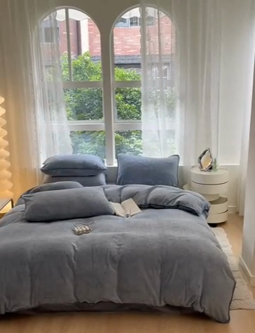 91家纺网 家纺一手货源 找家纺 金爱家 2023新款半消光牛奶绒立体雕花牛奶绒四件套 迷你兔-玛丽蓝