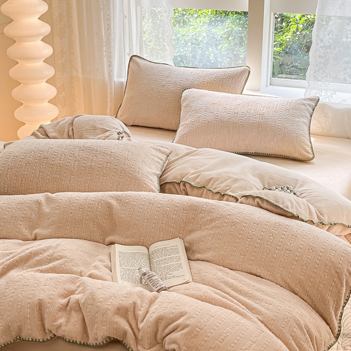 91家纺网 家纺一手货源 找家纺 金爱家 2023新款半消光牛奶绒立体雕花牛奶绒四件套 迷你兔-奶茶粉