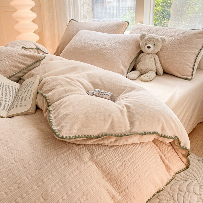 91家纺网 家纺一手货源 找家纺 金爱家 2023新款半消光牛奶绒立体雕花牛奶绒四件套 迷你兔-奶茶粉