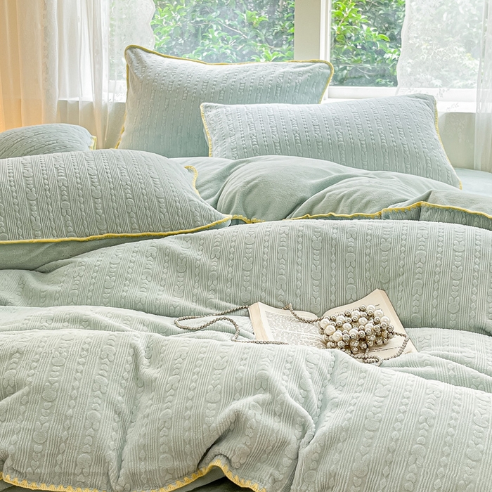 91家纺网 家纺一手货源 找家纺 金爱家 2023新款半消光牛奶绒立体雕花牛奶绒四件套 迷你兔-晴空兰