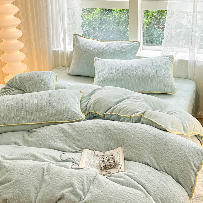 91家纺网 家纺一手货源 找家纺 金爱家 2023新款半消光牛奶绒立体雕花牛奶绒四件套 迷你兔-晴空兰