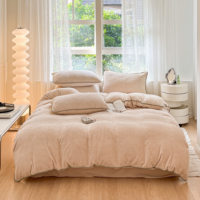 91家纺网 家纺一手货源 找家纺 金爱家 2023新款半消光牛奶绒立体雕花牛奶绒四件套 迷你兔-奶茶粉