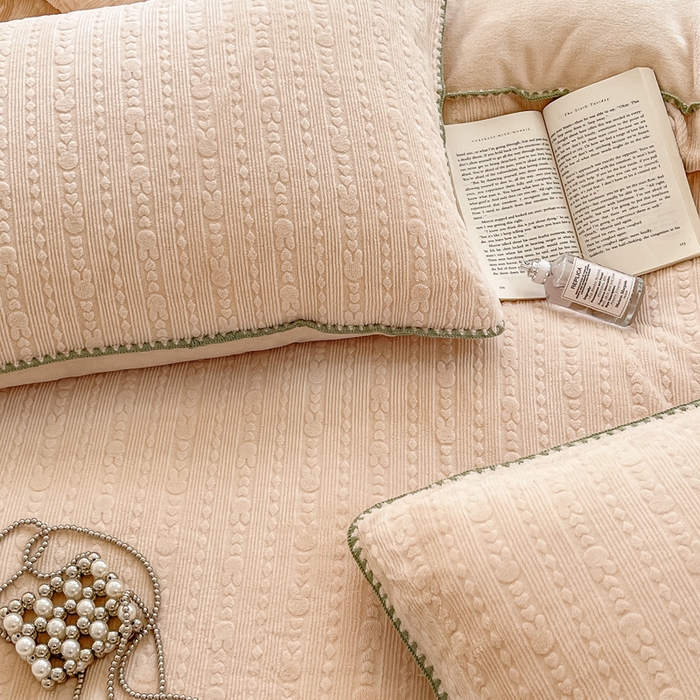 91家纺网 家纺一手货源 找家纺 金爱家 2023新款半消光牛奶绒立体雕花牛奶绒四件套 迷你兔-奶茶粉