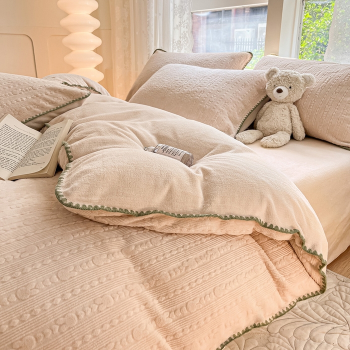 91家纺网 家纺一手货源 找家纺 金爱家 2023新款半消光牛奶绒立体雕花牛奶绒四件套 迷你兔-奶茶粉