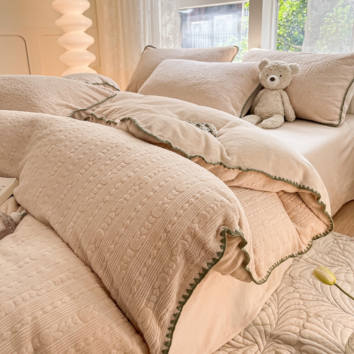 91家纺网 家纺一手货源 找家纺 金爱家 2023新款半消光牛奶绒立体雕花牛奶绒四件套 迷你兔-奶茶粉