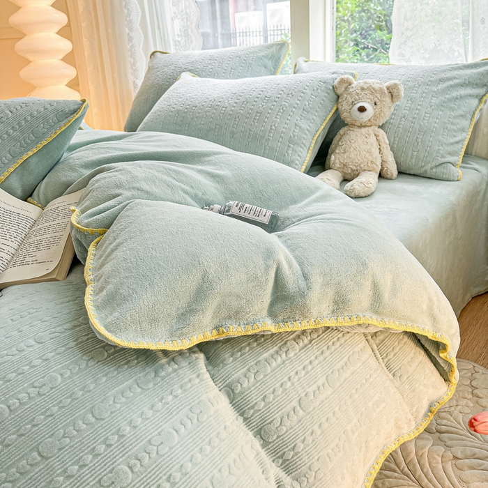 91家纺网 家纺一手货源 找家纺 金爱家 2023新款半消光牛奶绒立体雕花牛奶绒四件套 迷你兔-晴空兰