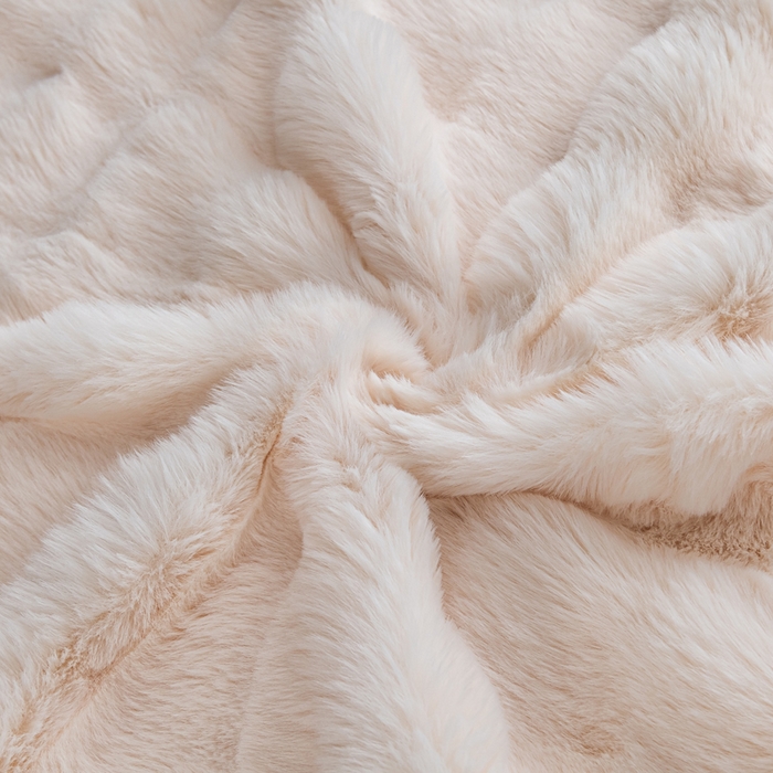 91家纺网 家纺一手货源 找家纺 2025新款A面泡泡兔毛绒B面牛奶绒双面毛毯 米白