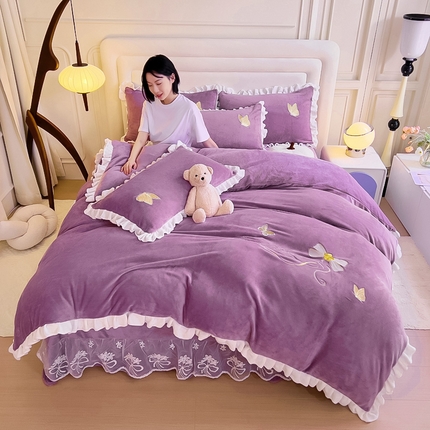 91家纺网 家纺一手货源 找家纺 （总）找底底 2023新款牛奶绒花边床裙刺绣四件套