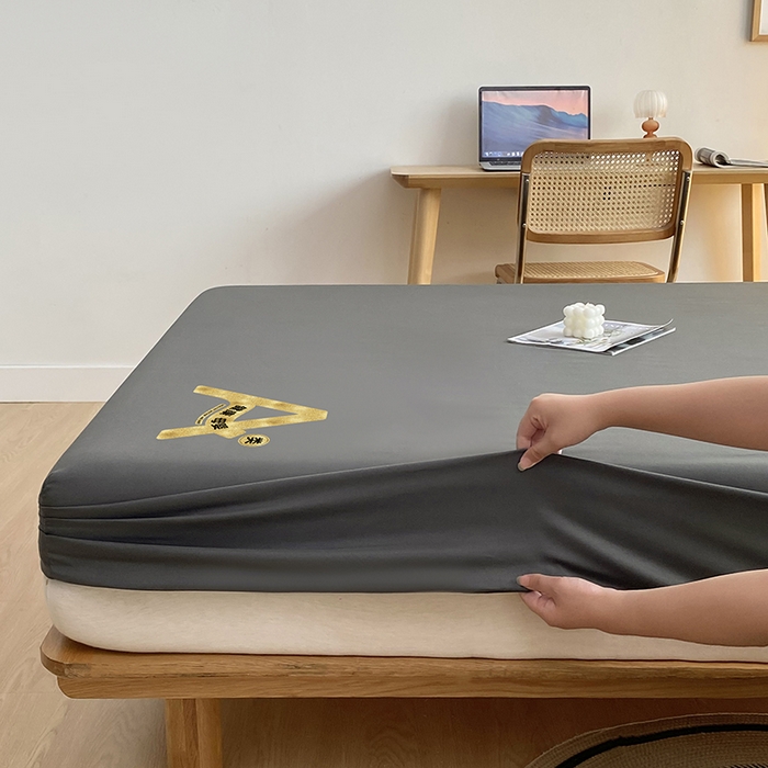 91家纺网 家纺一手货源 找家纺 家贝爱 2023新款纯色水洗棉床笠印字款 A＋深灰