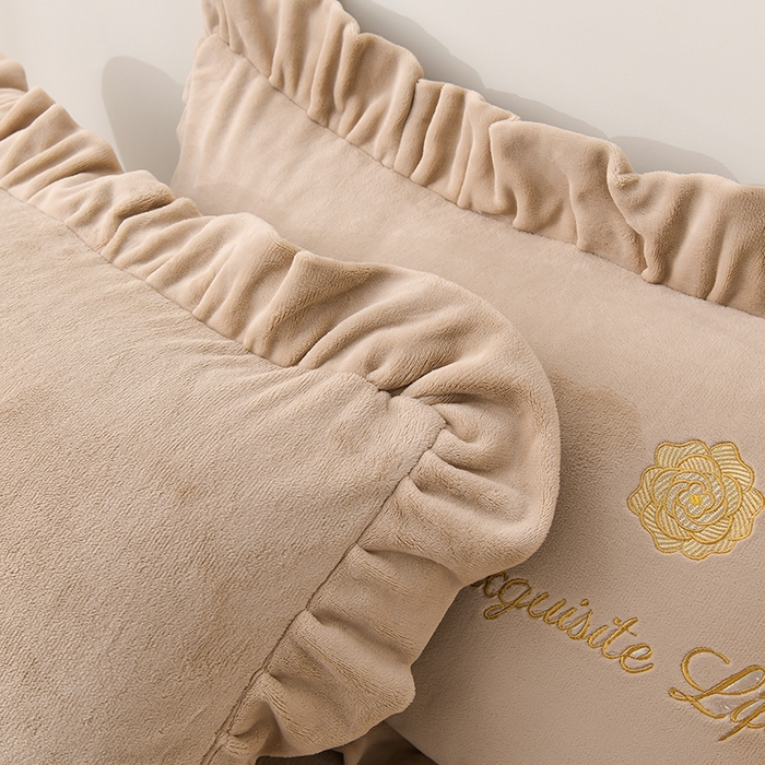 91家纺网 家纺一手货源 找家纺 氧家 2025款韩版纯色双层花边加厚牛奶绒四件套  素颜-卡琪