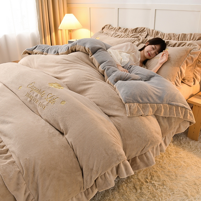 91家纺网 家纺一手货源 找家纺 氧家 2025款韩版纯色双层花边加厚牛奶绒四件套  素颜-卡琪