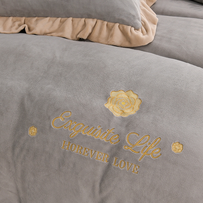 91家纺网 家纺一手货源 找家纺 氧家 2025款韩版纯色双层花边加厚牛奶绒四件套  素颜-时尚灰