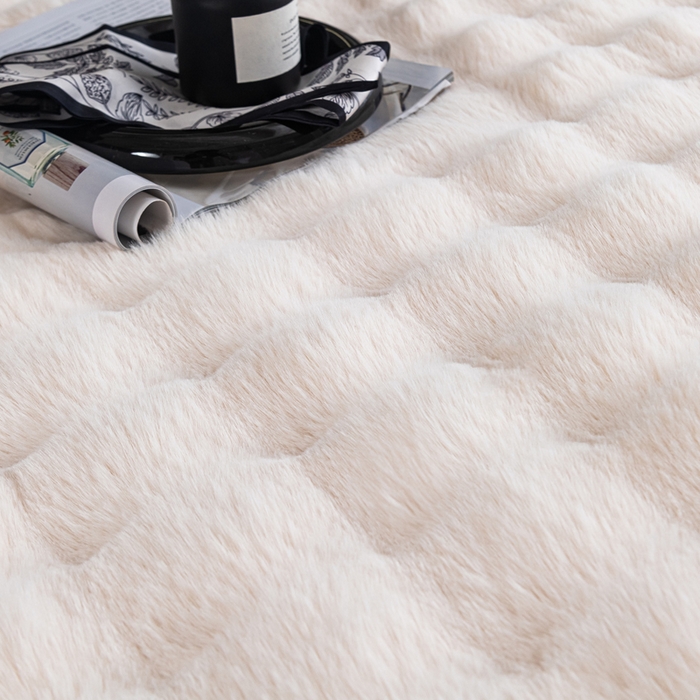 91家纺网 家纺一手货源 找家纺 2025新款A面泡泡兔毛绒B面牛奶绒双面毛毯 米白