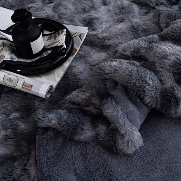 91家纺网 家纺一手货源 找家纺 2025新款A面泡泡兔毛绒B面牛奶绒双面毛毯 灰色