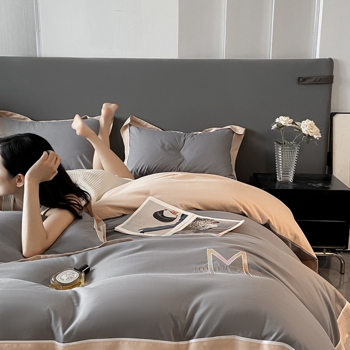 91家纺网 家纺一手货源 找家纺 遇见家居生活馆 2023新款亲肤棉磨毛刺绣四件套 玛利亚-绅士灰