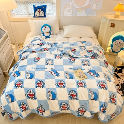 （总）桃子 2023新款330g双面印花A类叮当猫宝宝绒牛奶绒多功能四季毯子