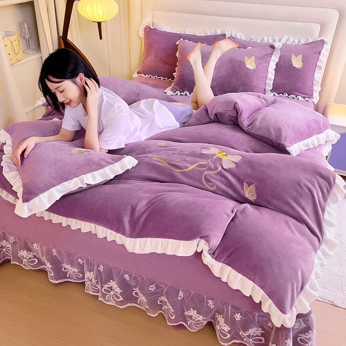 91家纺网 家纺一手货源 找家纺 找底底 2023新款牛奶绒花边床裙刺绣四件套 薰衣草紫