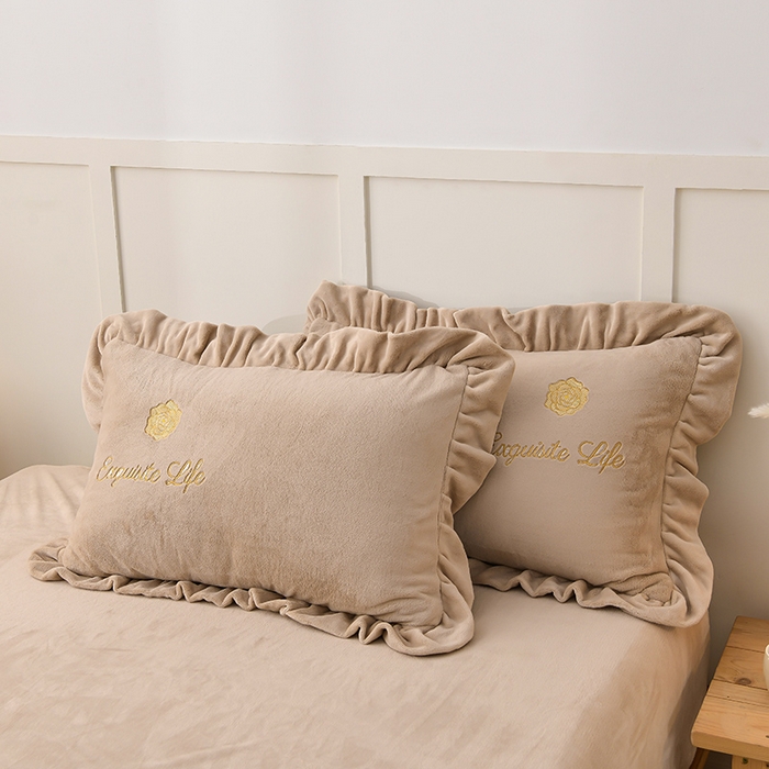 91家纺网 家纺一手货源 找家纺 氧家 2025款韩版纯色双层花边加厚牛奶绒四件套  素颜-卡琪