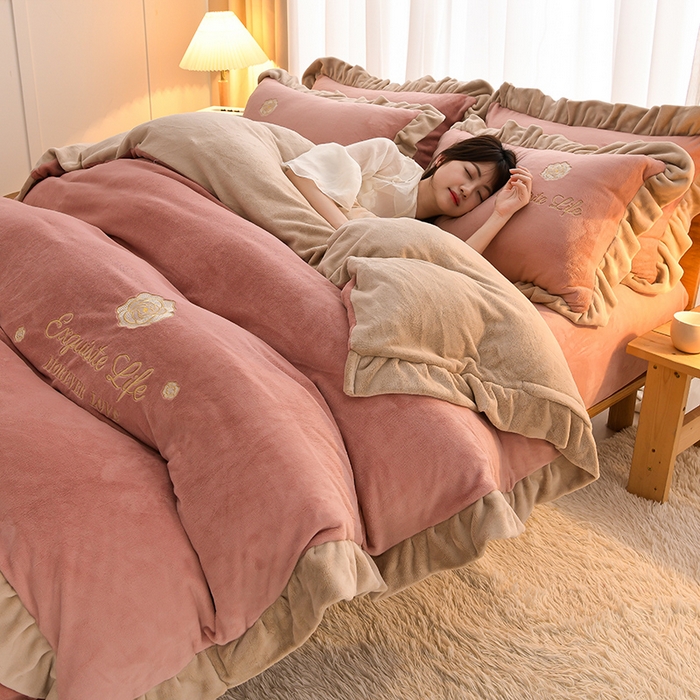 91家纺网 家纺一手货源 找家纺 氧家 2025款韩版纯色双层花边加厚牛奶绒四件套  素颜-浅豆沙