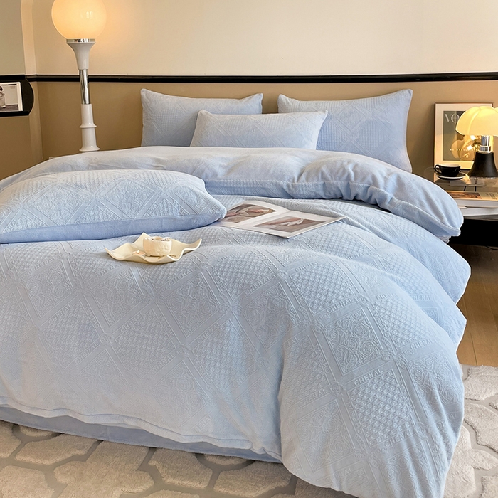 91家纺网 家纺一手货源 找家纺 澳梵 2023新款雕花牛奶绒四件套 玫瑰庄园-蓝