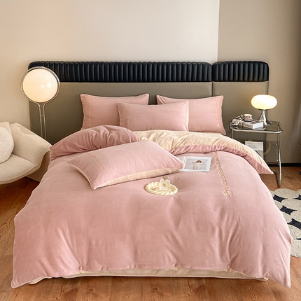 91家纺网 家纺一手货源 找家纺 澳梵 2023新款轻奢风牛奶绒刺绣四件套 温柔粉