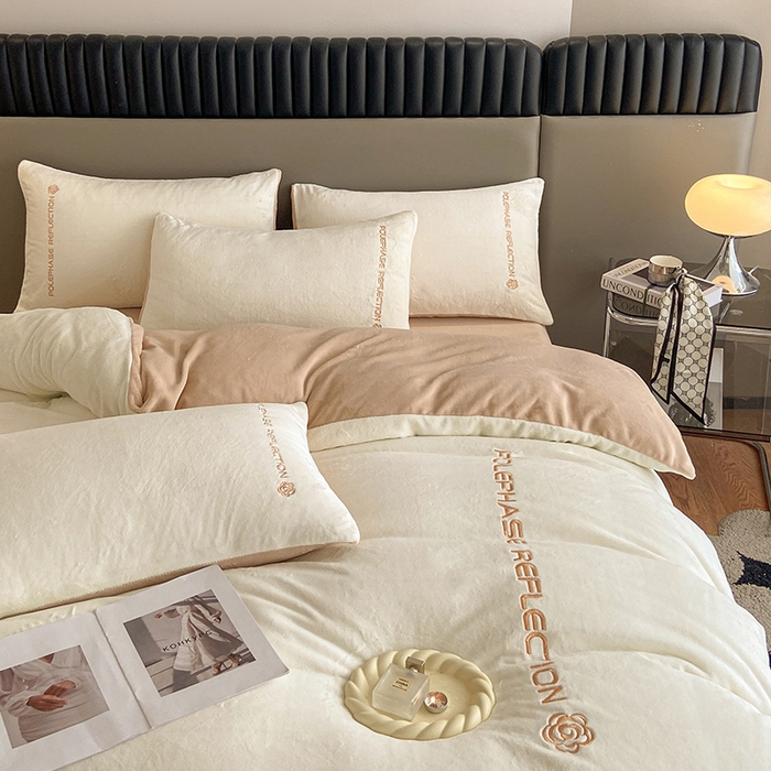 91家纺网 家纺一手货源 找家纺 澳梵 2023新款轻奢风牛奶绒刺绣四件套 奶昔白