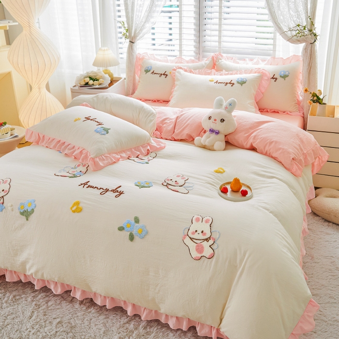 91家纺网 家纺一手货源 找家纺 易禾家纺 2024新款水洗亲肤棉毛巾绣四件套专版花型-幸福兔 幸福兔-奶黄粉