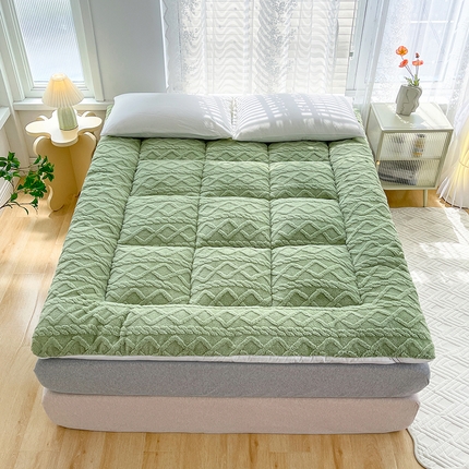 91家纺网 家纺一手货源 找家纺 蓝冰 2023新款塔芙绒亲肤舒适床垫 茶绿