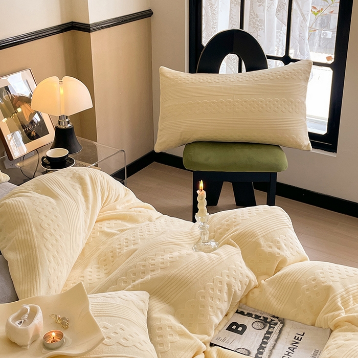 91家纺网 家纺一手货源 找家纺 澳梵 2023新款雕花牛奶绒四件套 巴洛特-嫩黄