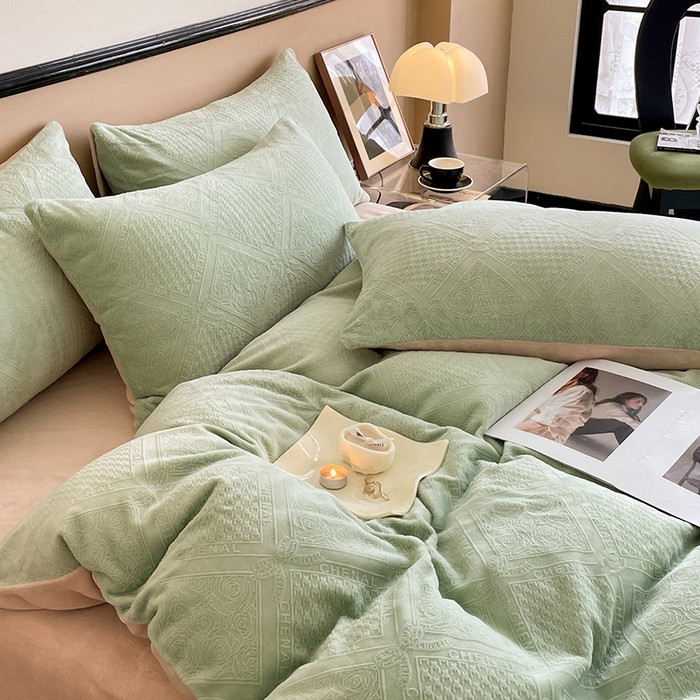 91家纺网 家纺一手货源 找家纺 澳梵 2023新款雕花牛奶绒四件套 玫瑰庄园-绿