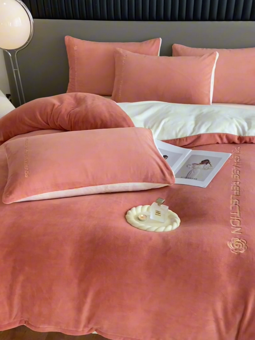 91家纺网 家纺一手货源 找家纺 澳梵 2023新款轻奢风牛奶绒刺绣四件套 爱玛橙