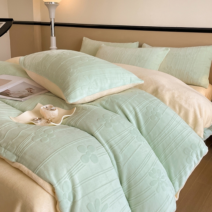 91家纺网 家纺一手货源 找家纺 澳梵 2023新款雕花牛奶绒四件套 冬日花信-嫩绿