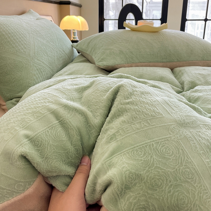 91家纺网 家纺一手货源 找家纺 澳梵 2023新款雕花牛奶绒四件套 玫瑰庄园-绿