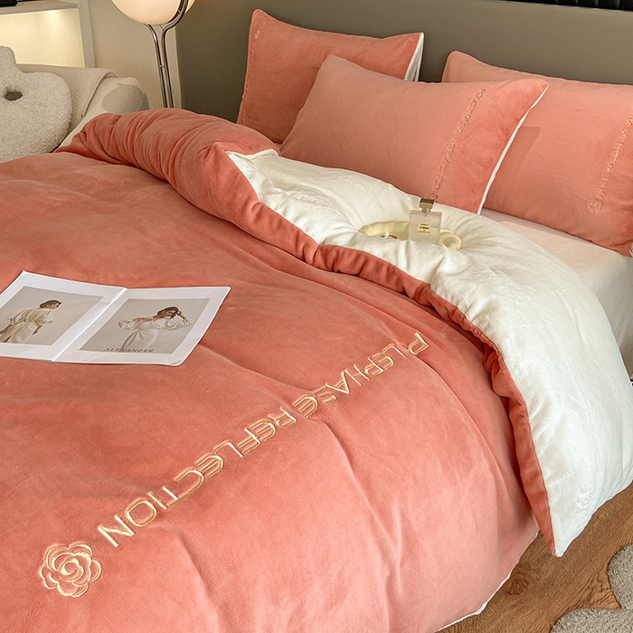 91家纺网 家纺一手货源 找家纺 澳梵 2023新款轻奢风牛奶绒刺绣四件套 爱玛橙