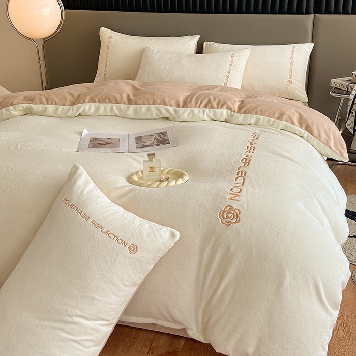 91家纺网 家纺一手货源 找家纺 澳梵 2023新款轻奢风牛奶绒刺绣四件套 奶昔白