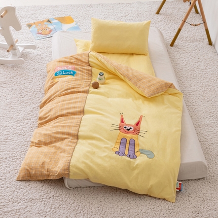 91家纺网 家纺一手货源 找家纺 喜多兔儿童家纺 2023新款小心动幼儿园三件套 黄色心动萌小猫